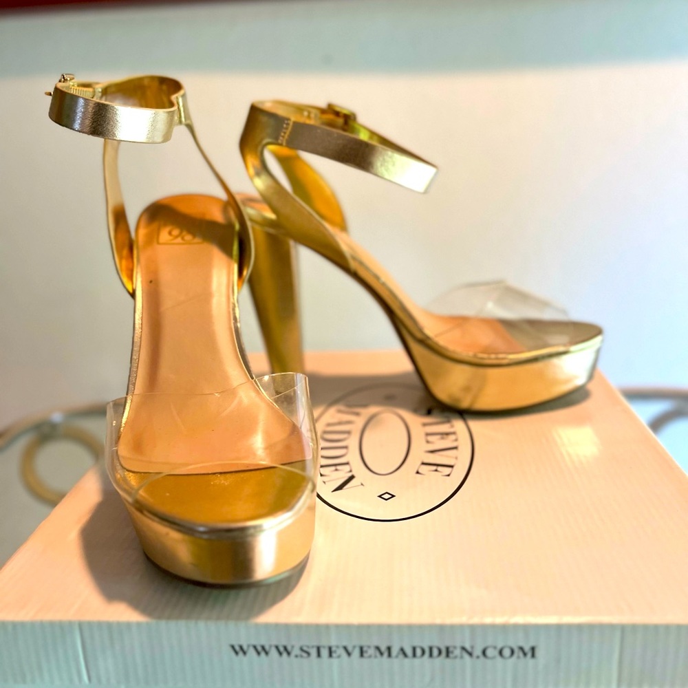 Speed Limit 98 brand shoe. Gold ankle strap high heel, with clear top.